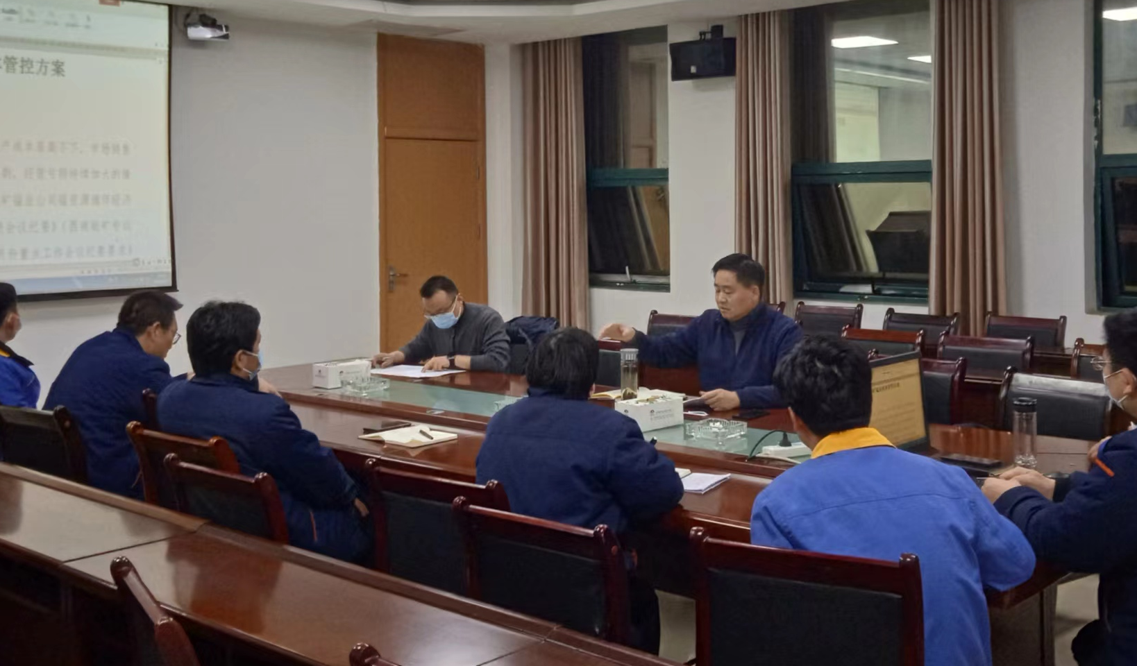能礦錳業(yè)召開(kāi)黨建工作、意識(shí)形態(tài)工作專題會(huì)議