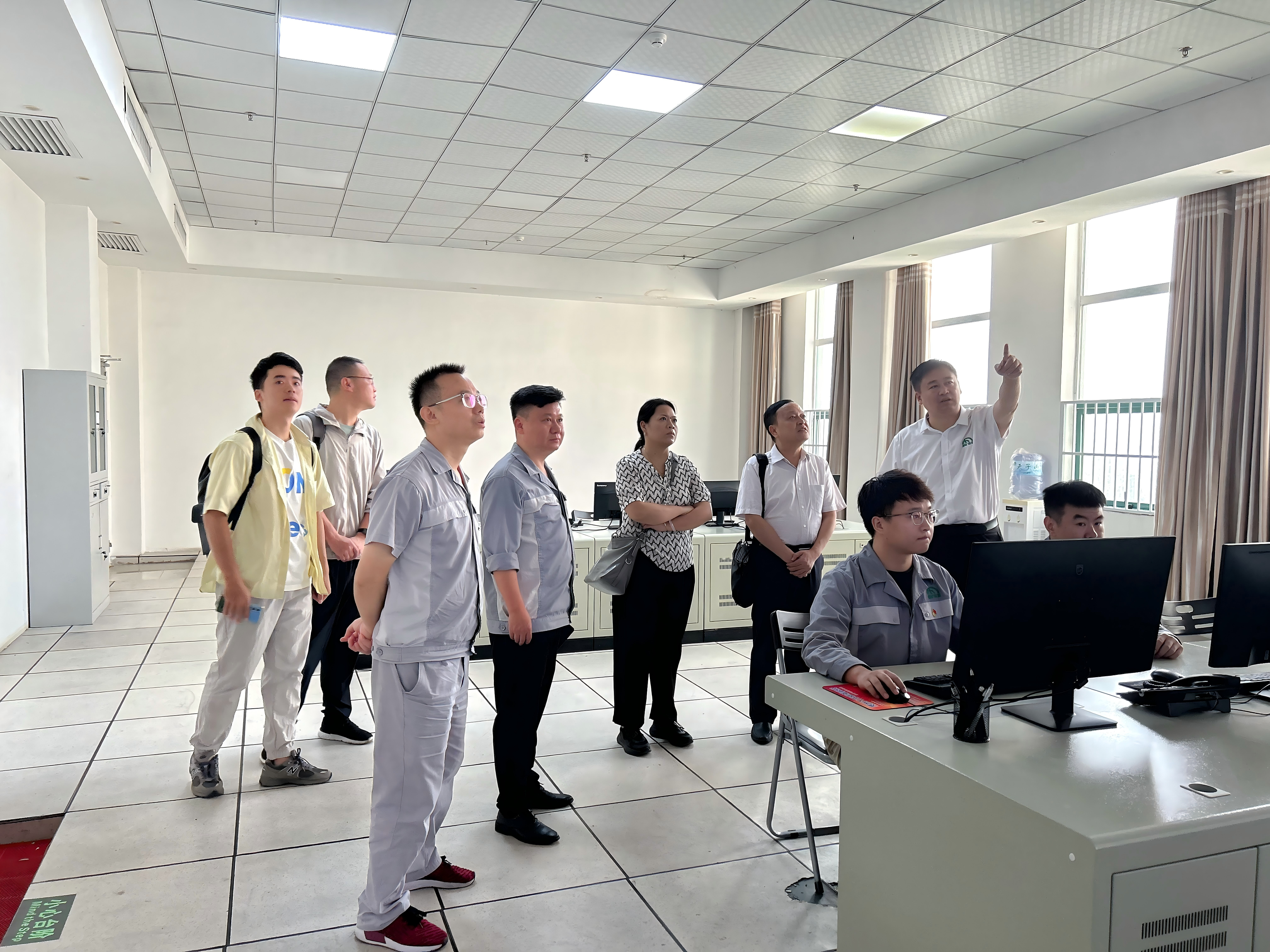 西南能礦集團外部董事李宗喜、喻世蓉到能礦錳業(yè)調(diào)研