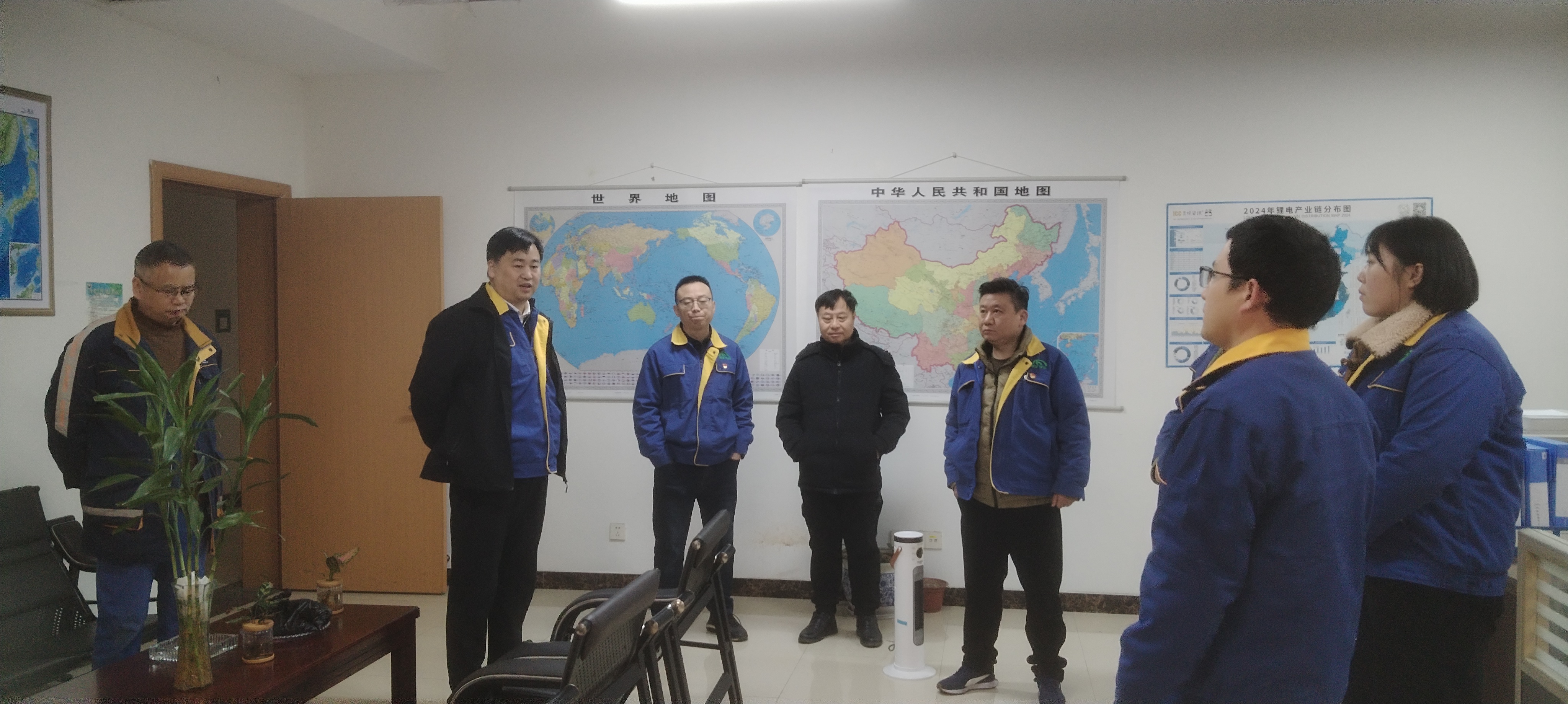 能礦錳業(yè)黨政領導節(jié)后上班第一天了解復工情況并慰問干部職工
